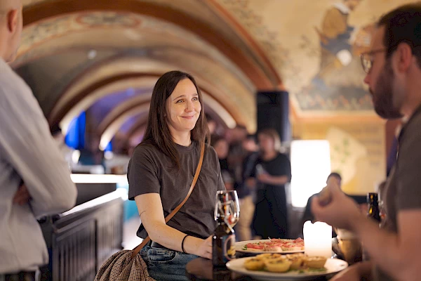 Eventfotograf in Bern – entspannte Apéro-Stimmung beim VSTM Seminar im Kornhauskeller Bern.
