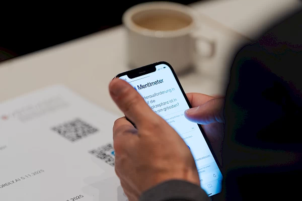 Vortragende eröffnet den Seminartag beim VSTM Event im Zentrum Paul Klee – Eventfotograf Bern.