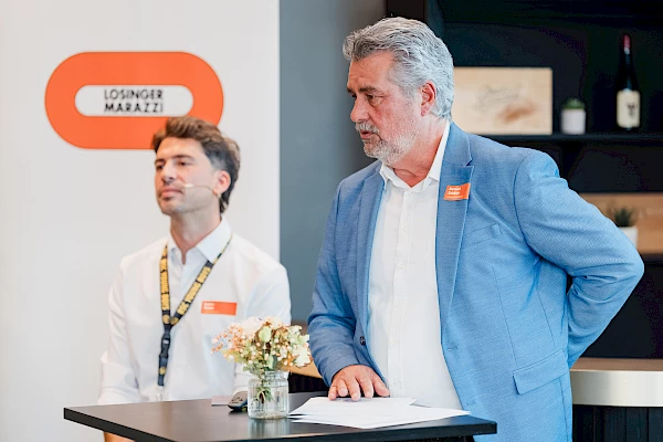 Referenten von Losinger Marazzi während eines Business-Events in Bern, professionell festgehalten vom Eventfotografen.